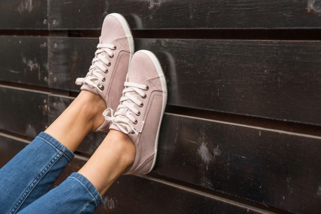 6 Best Shoes for Metatarsalgia -Relieve Ball-of-Foot Pain in Style