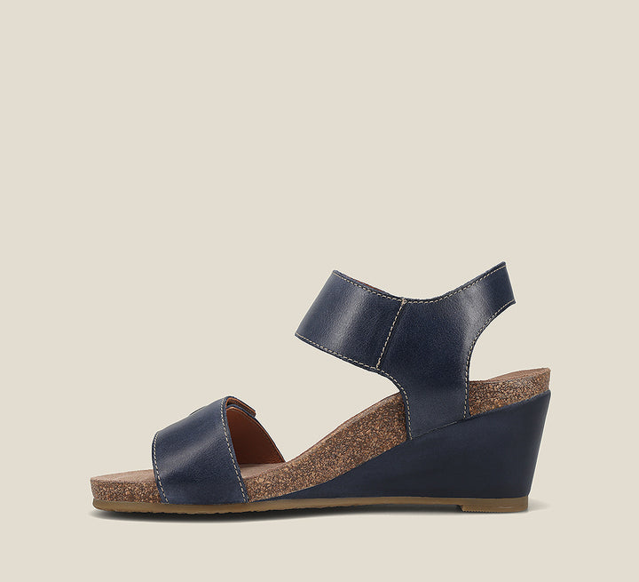 Side angle image of Taos Footwear Carousel 3 Dark Blue Leather Size 37