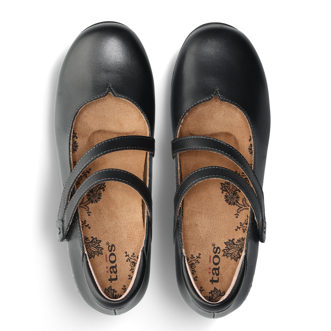 Top down image of Headline Black Size 6