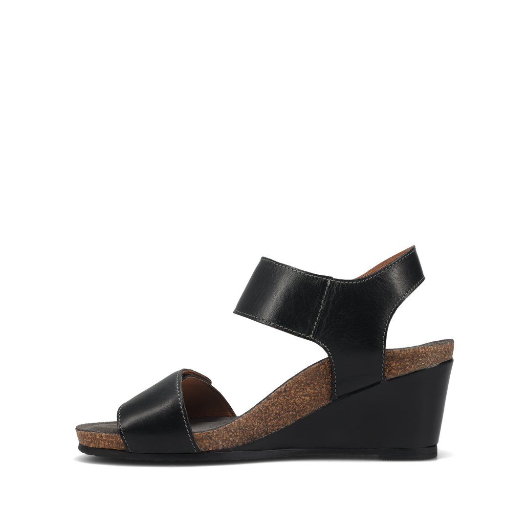 Side angle image of Taos Footwear Carousel 3 Black Size 36