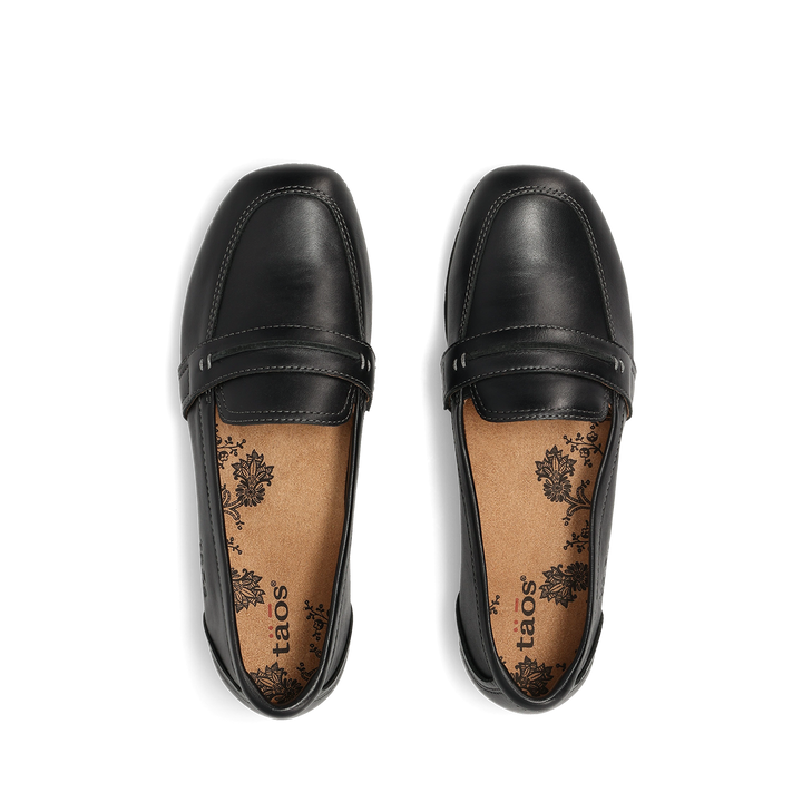 Top down Image of Gabby Black 9.5