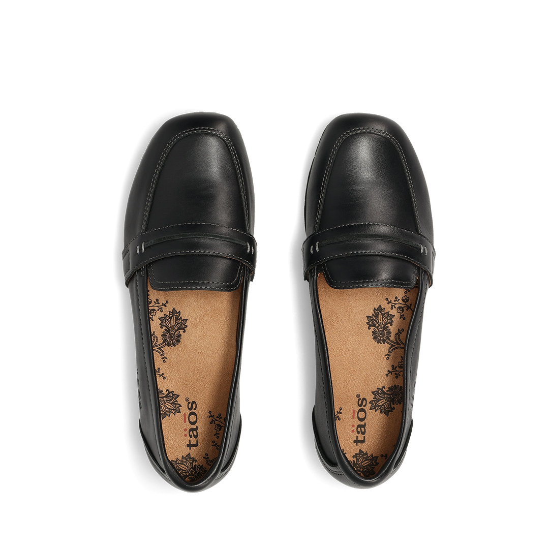 Top down Image of Gabby Black 9.5