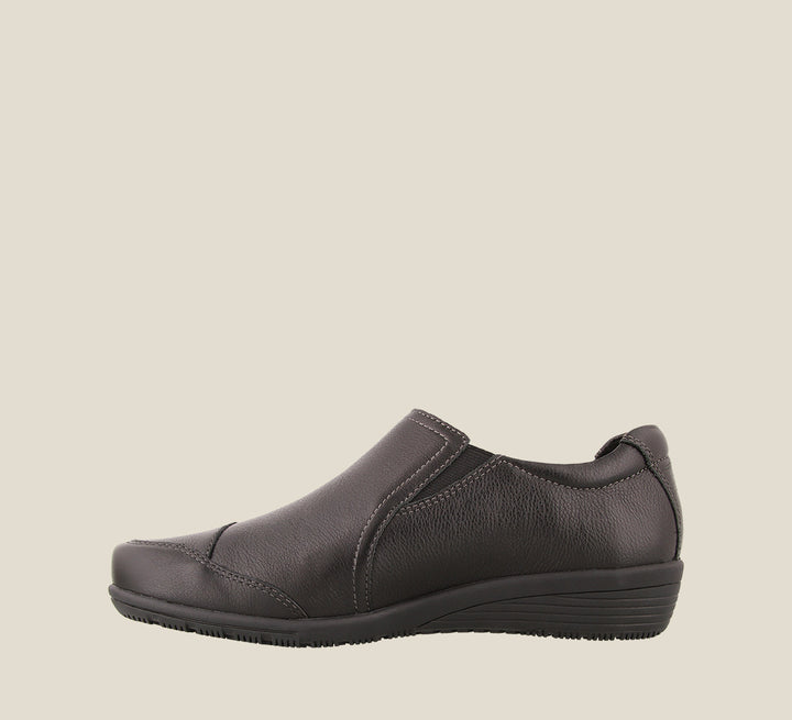 Instep of Character Black Leather shoe with an outside microfiber lining, curves & pods removable footbed, & rubber outsole - size 6