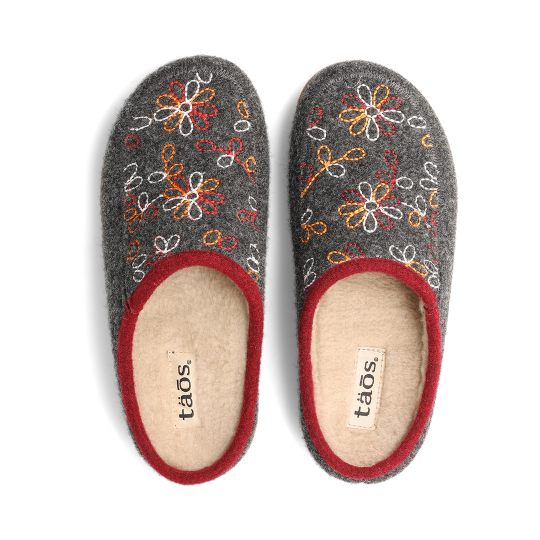 Top down image of Woolflower 2 Charcoal Size 36