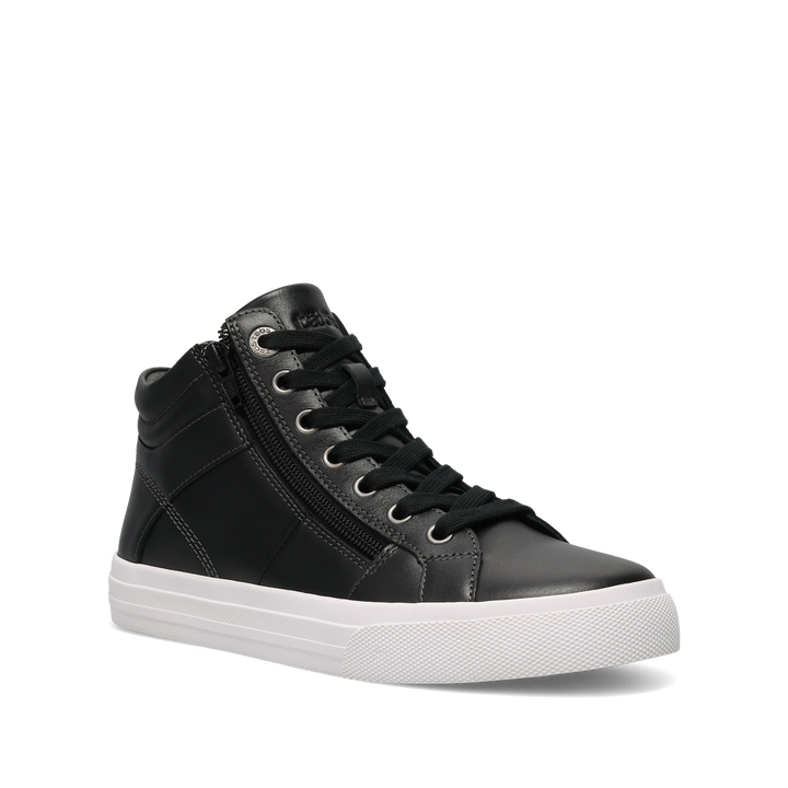 Hero Image of Winner Black/White 6