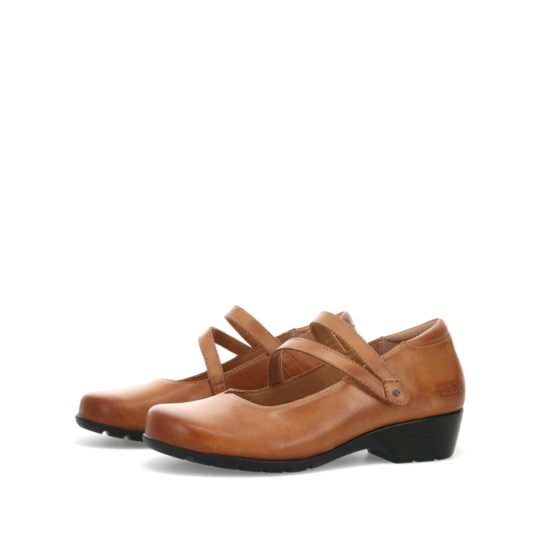 Pair shot image of Headline Caramel Size 6
