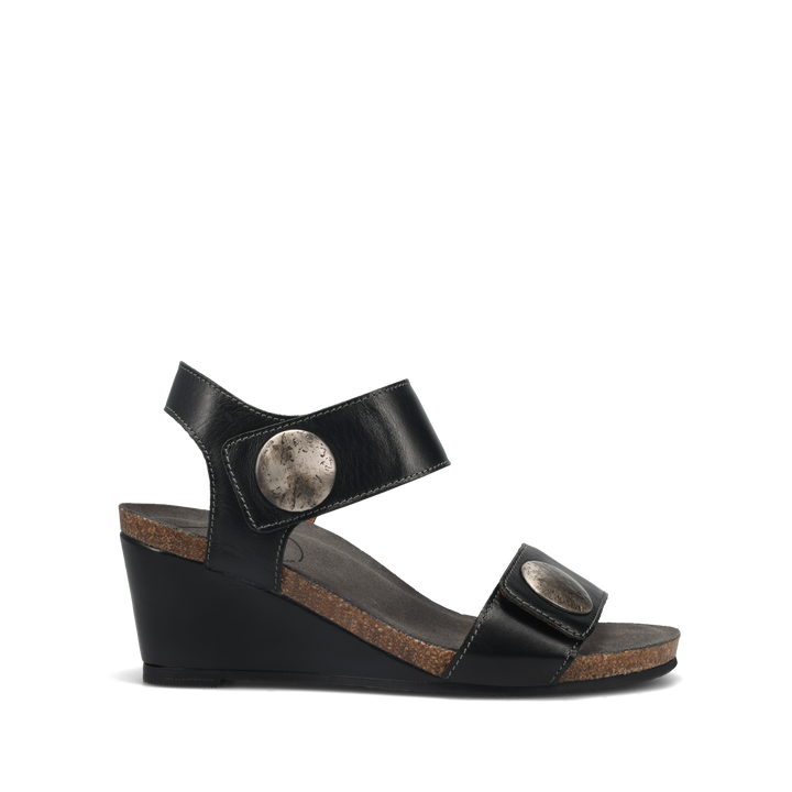 Side angle image of Taos Footwear Carousel 3 Black Size 36