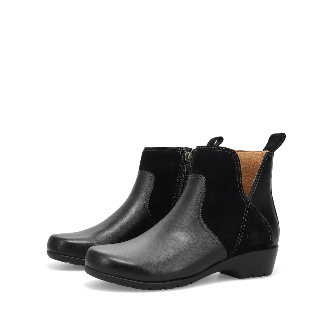 Pair shot image of Edition Black/Black Suede Size 6