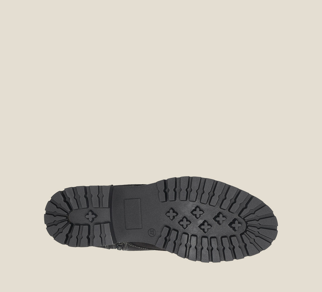 outsole image of MainStreet Black Rugged boots with laces and rubber outsole.